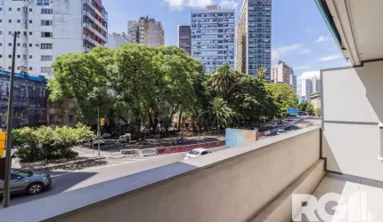 Studio localizado no Centro Histórico de Porto Alegre, uma das ruas mais charmosas e antigas de Porto Alegre.