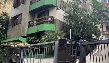Cobertura para Comprar com três dormitórios e uma suíte, duas vagas no bairro Petrópolis.