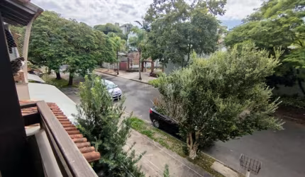 Casa com 03 quartos e 01 vaga no Bairro Cristal