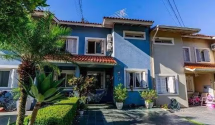 Casa sobrado em condomínio fechado na Vila Nova de 3 dormitórios e 2 vagas