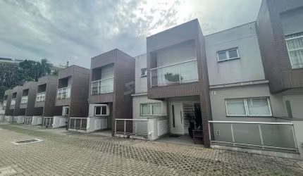 Casa com 3 suítes, vista para o Guaíba, 3 vagas, no bairro Cristal, Porto Alegre, RS