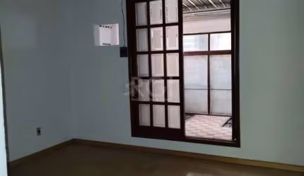 Casa para Venda - 98m², 2 dormitórios, 2 vagas - Alto Petrópolis
