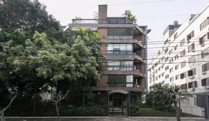 Cobertura com 3 dormitórios, mobiliada com 300 m²