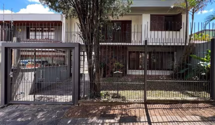 Casa/sobrado para Comprar com 4 dormitórios no bairro Chácara das Pedras.