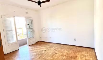 Apartamento 2 Dormitórios com Sacada e Pátio - Excelente Localização