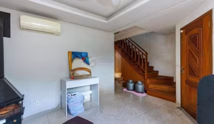 Casa de 3 dormitórios no Bairro Lomba do Pinheiro - Porto Alegre