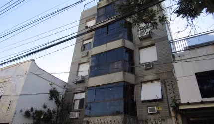 Apartamento de 2 quartos, 2 banheiros 1 vaga de garagem no bairro Azenha em POA