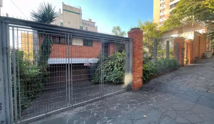 Casa de 3 quartos, suíte e 2 vagas de garagem bairro Auxiliadora em Porto Alegre