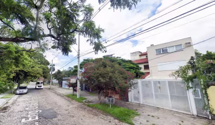 Casa com 4 quartos (02 suítes), 02 vagas cobertas no Bairro Ipanema