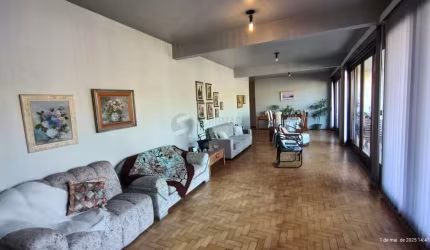 Apartamento de 4 dormitórios, 2 suítes, sacada, living para 2 ambientes bem amplo.