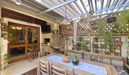 Casa em Condomínio em Cavalhada