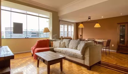 Apartamento 2 dormitórios, com linda vista, em frente ao Hospital de Clínicas