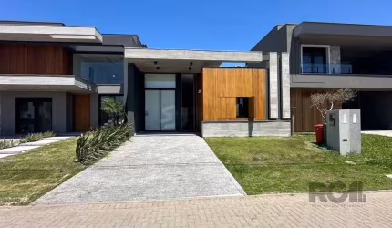 Casa Condominio para Venda - 150m², 4 dormitórios, sendo 4 suites, 4 vagas - Centro