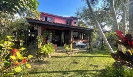 Casa na praia de Garopaba / SC com 3 quartos (sendo 1 suíte), com 145,26 m