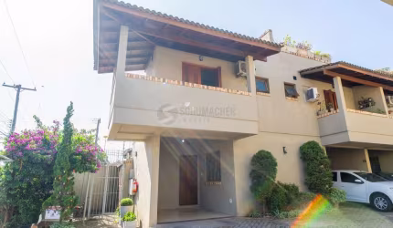 Casa em condomínio de 105m² - 2 dormitórios e 1 vaga no bairro Guarujá
