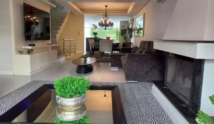 Casa com 4 dormitórios no Bairro Chácara das Pedras