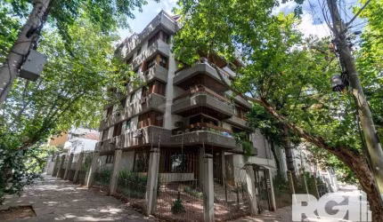 Apartamento Reformado! Com 3 dorm, sendo 1 suíte, 2 vagas na Rua Corte Real.