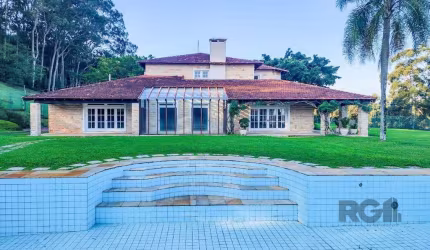 Casa de Fazenda com 1.318m²