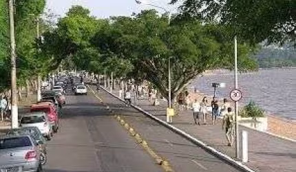 Terreno em Porto Alegre, no bairro Guarujá, à venda.