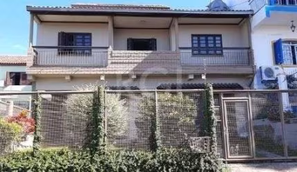 Sobrado para Venda - 246.69m², 3 dormitórios, sendo 1 suites, 2 vagas - Vila Nova
