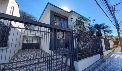Casa para Venda - 389m², 4 dormitórios, sendo 1 suites, 3 vagas - Nossa Senhora das Dores
