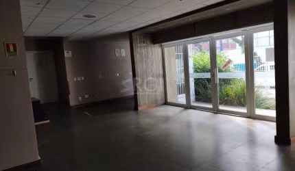 Casa comercial à venda com 383m² de área construída - Bairro Menino Deus