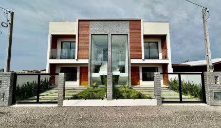 Casa com duas suítes na Praia Azul em Passo de Torres à 150 metros do mar.