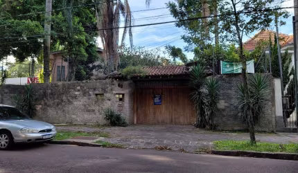 Ampla casa com pátio Bairro Teresópolis