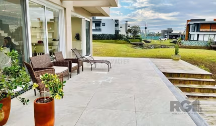 Casa para Comprar com 3 Suítes em Lote Molhado no Península Ponta da Figueira