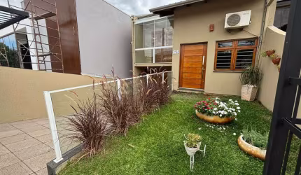 Sobrado com 133 m2, 3 dormitórios e 2 vagas, semimobiliado a venda em Nova Santa Rita.