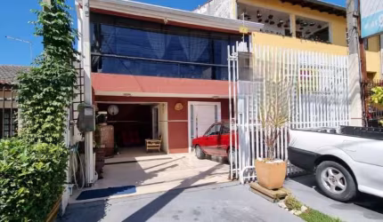 Sobrado para Venda em Curitiba, Xaxim, 3 dormitórios, 2 suítes, 3 banheiros, 3 vagas