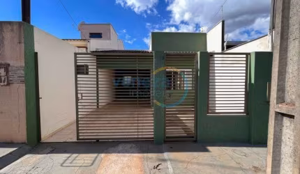 Casa Residencial com 3 quartos  à venda, 65.00 m2 por R$300000.00  - Montecatini - Cambe/PR