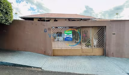 Casa Residencial com 3 quartos  à venda, 237.00 m2 por R$795000.00  - Lindoia - Londrina/PR