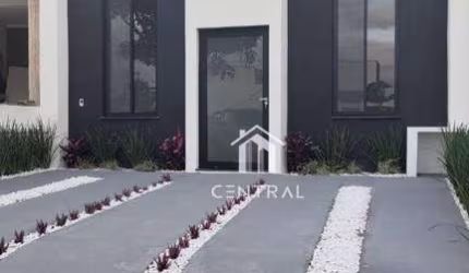 Casa com planejados em condomínio fechado