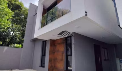 Sobrado com 3 dormitórios à venda, 137 m² por R$ 869.000 - Uberaba - Curitiba/PR