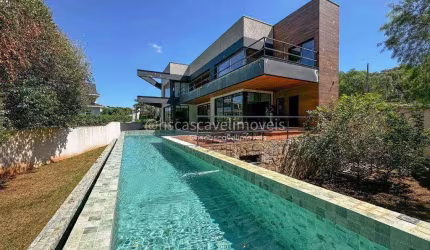 Casa a venda em condomínio fechado com vista para o Lago Municipal de Cascavel