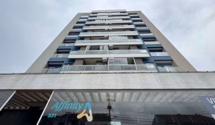 Apartamento mobiliado no Maria Luiza com 2 vagas de garagem lado a lado.