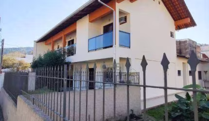 Casa com 5 dormitórios (4 suítes) no Garcia