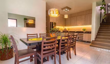 Casa contendo 5 dormitórios (2 suítes)