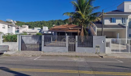 Casa com 4 dormitórios à venda, 222 m² por R$ 899.990,00 - Bela Vista - Gaspar/SC