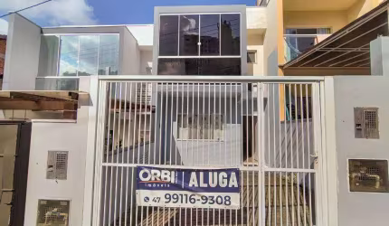 Sobrado com 2 dormitórios para alugar, 105 m² por R$ 3.363,00/mês - Água Verde - Blumenau/SC