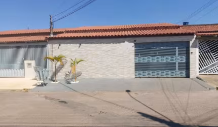Casa para Venda em Brasília, Taguatinga Norte (Taguatinga), 3 dormitórios, 1 suíte, 1 banheiro, 4 vagas
