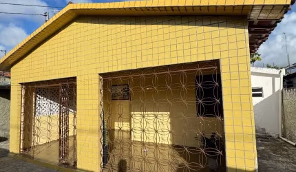 Casa solta próx. ao mercado público, terreno 10x20m