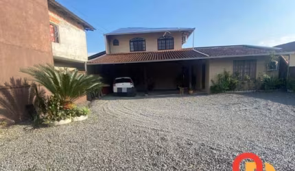 Casa para Venda em Joinville, Morro do Meio, 5 dormitórios, 1 suíte, 4 banheiros, 5 vagas