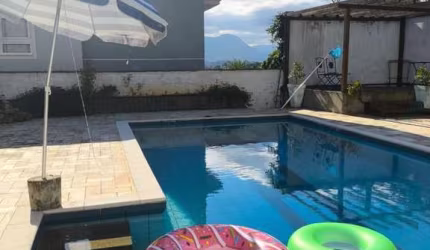 Casa para Venda em Joinville, Bom Retiro, 5 dormitórios, 3 suítes, 3 banheiros, 4 vagas