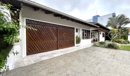 Casa com 4 dormitórios à venda, 235m² por R$ 1.550.000,00 - Saguaçu - Joinville/SC