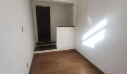 Sobrado Comercial para Locação em Juiz de Fora, Santa Terezinha, 2 dormitórios, 1 banheiro