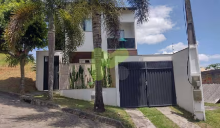 Casa com três quartos (1 suíte) a venda no Alto das Palmeiras!