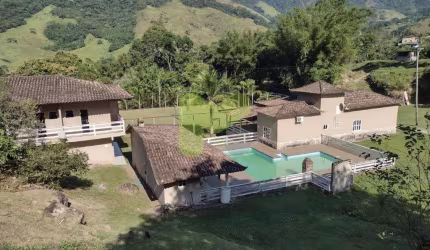 Sítio à venda Bicuda Grande, com casa sede, 3 quartos sendo 1 suite, sala ampla, varanda..