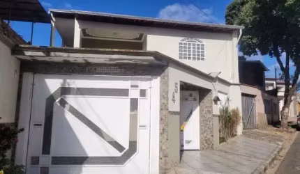 Casa com 2 Apartamentos em Ipatinga B. Ideal.